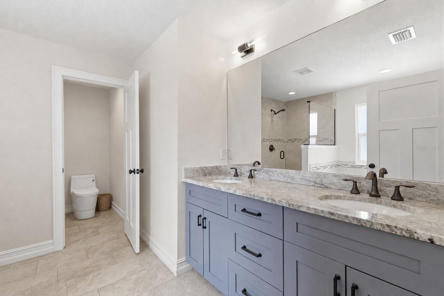 2510 W CARMEN ST — photo 26