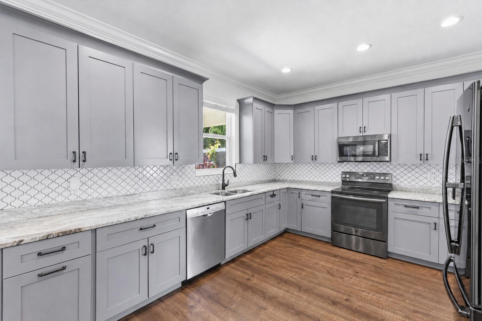 2510 W CARMEN ST — photo 5