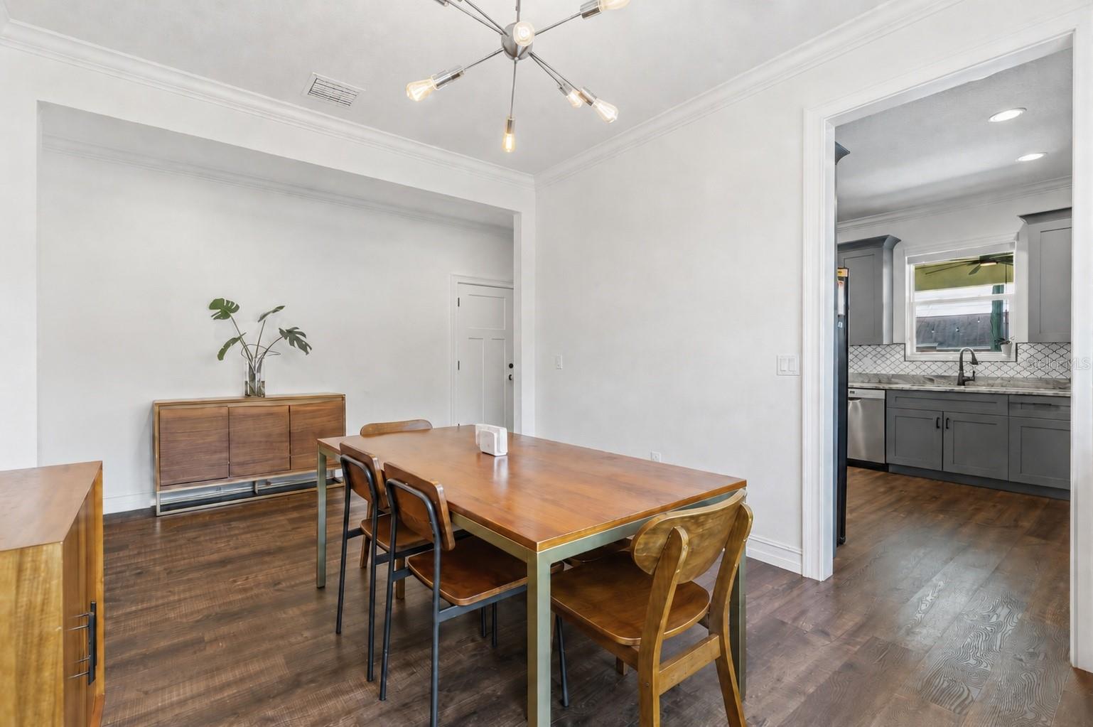 2510 W CARMEN ST — photo 3