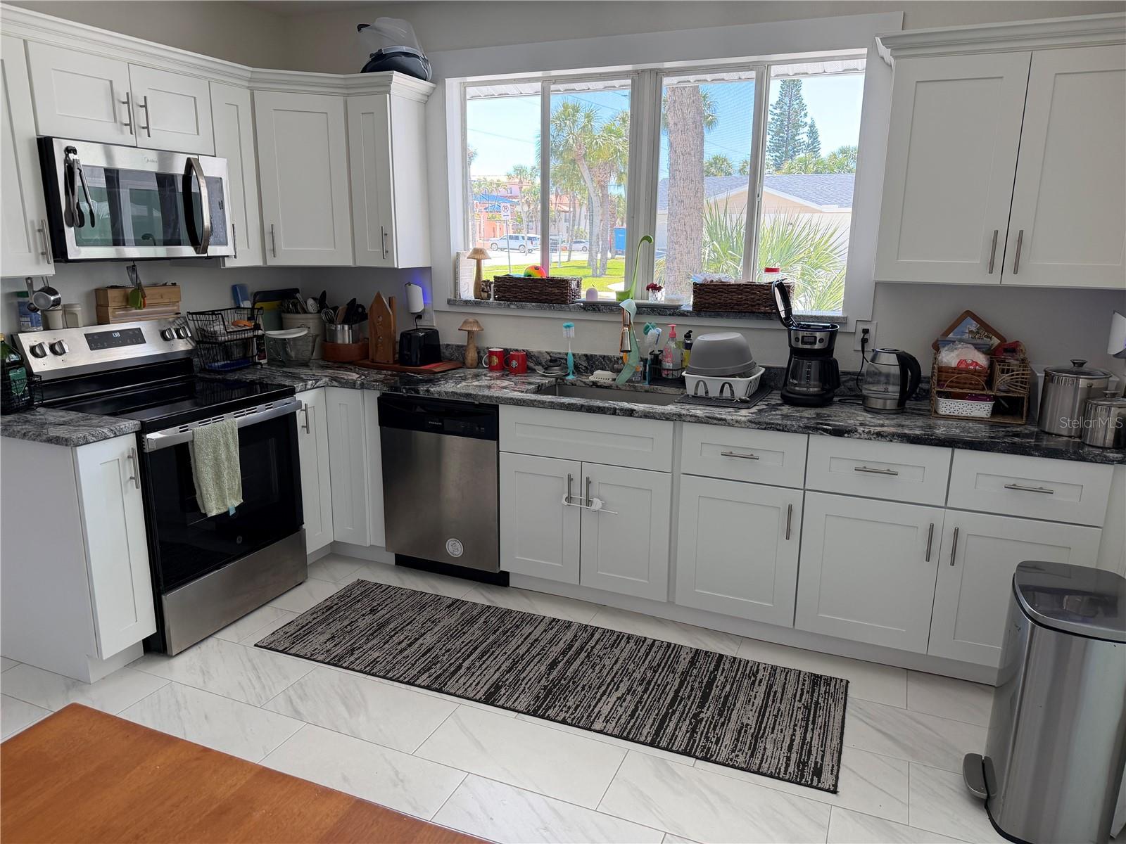 850 MANDALAY AVE — photo 15
