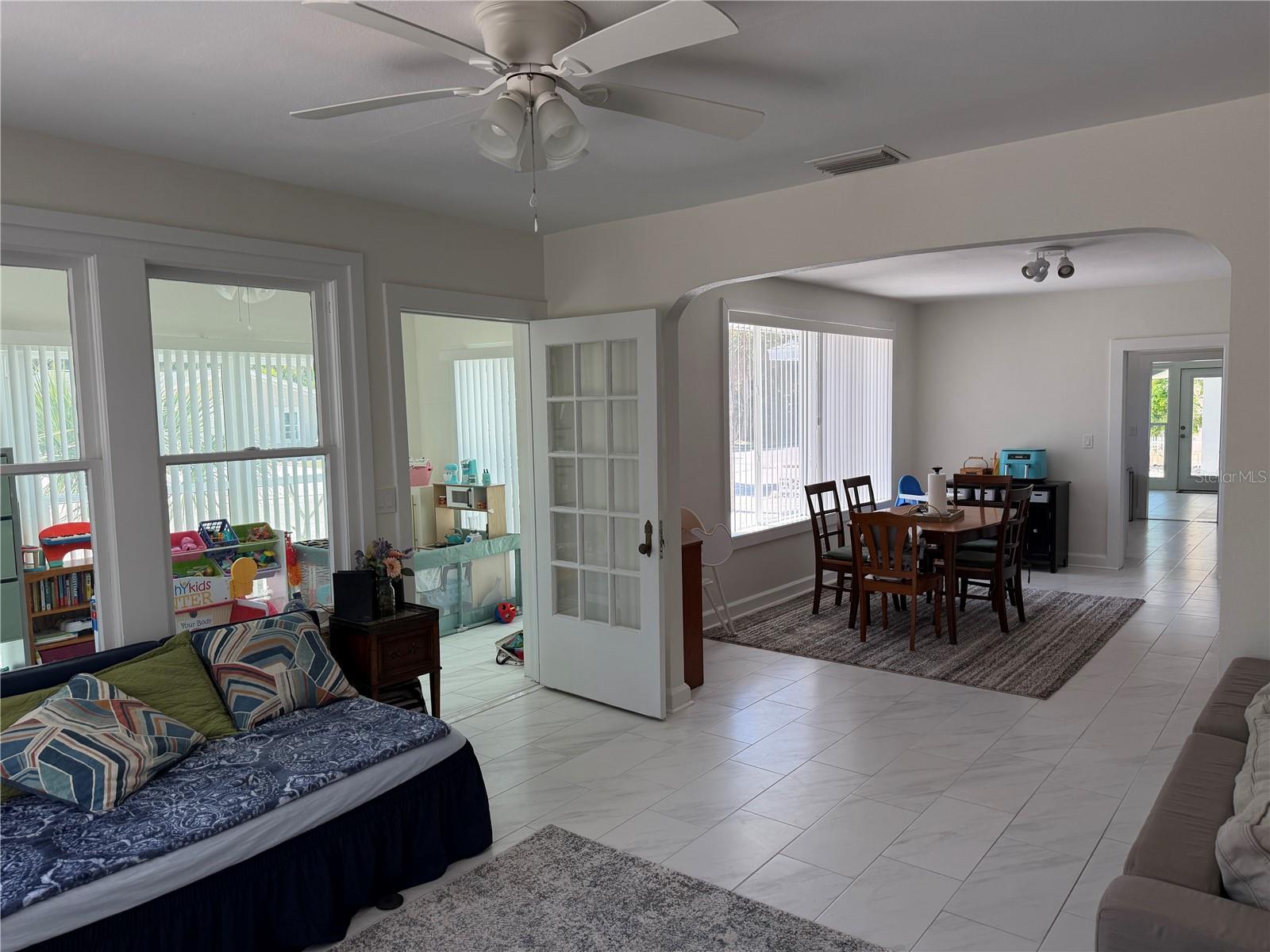 850 MANDALAY AVE — photo 8