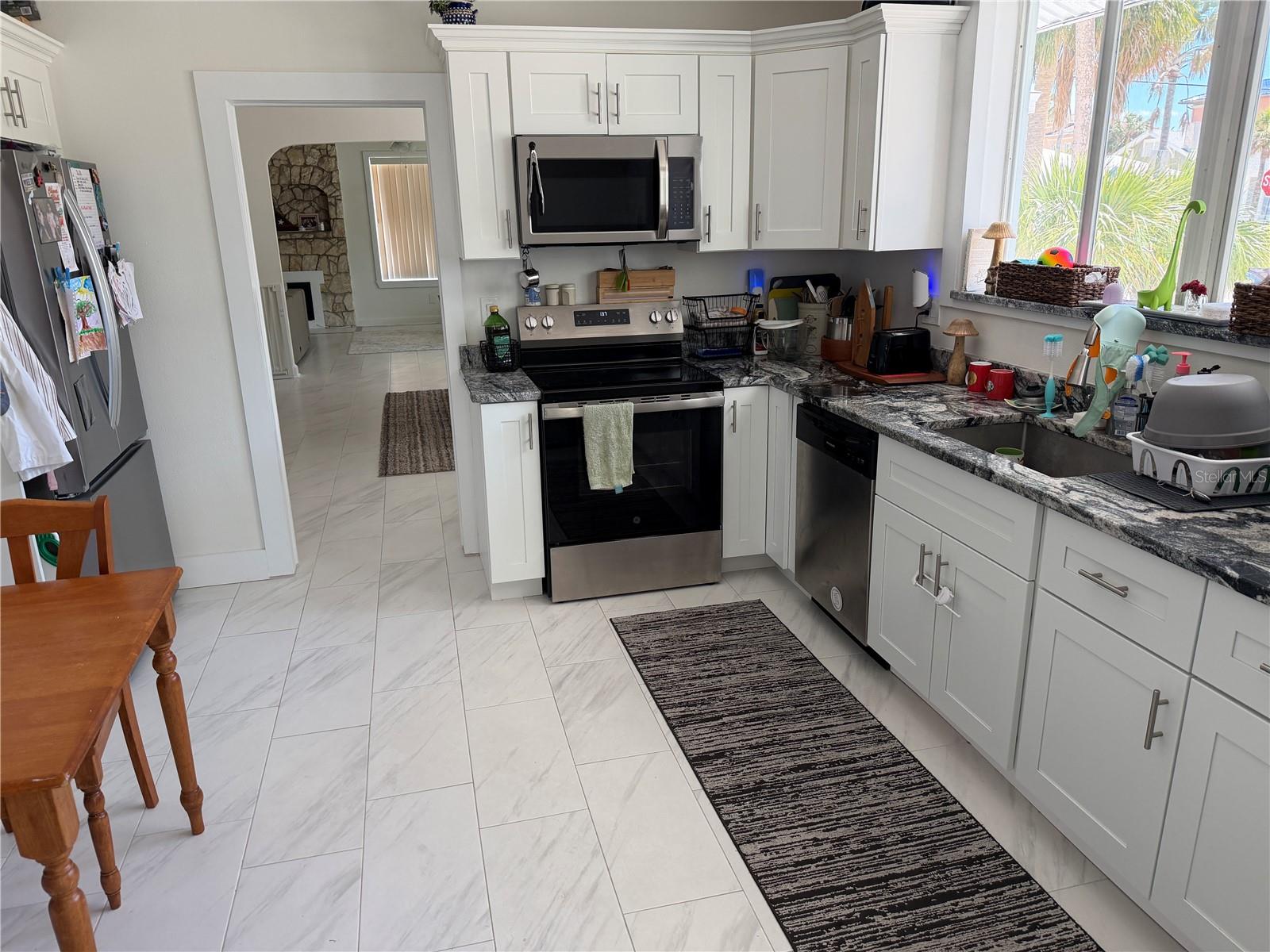 850 MANDALAY AVE — photo 3