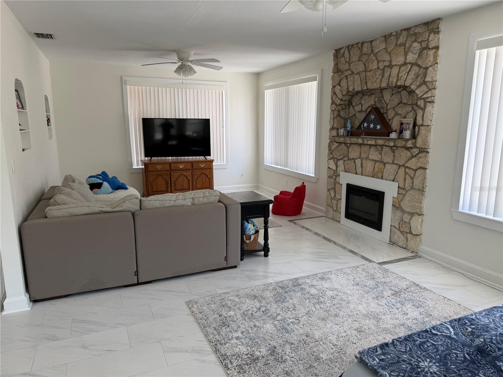 850 MANDALAY AVE — photo 6