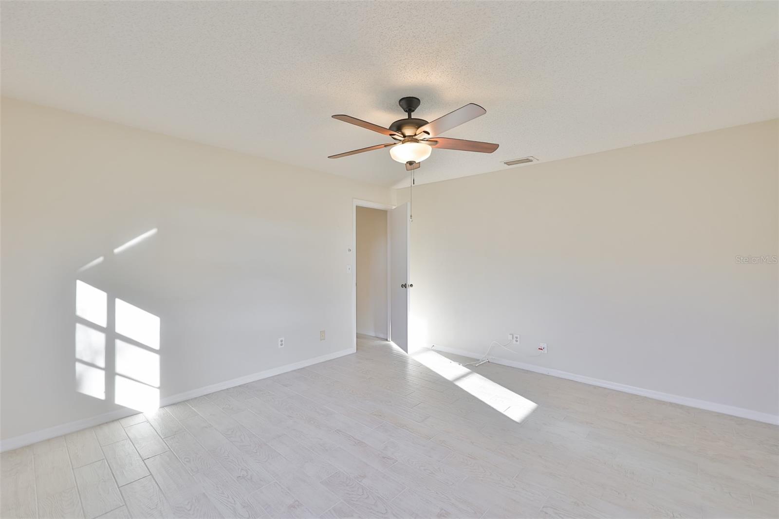 2321 LANCASTER DR — photo 33