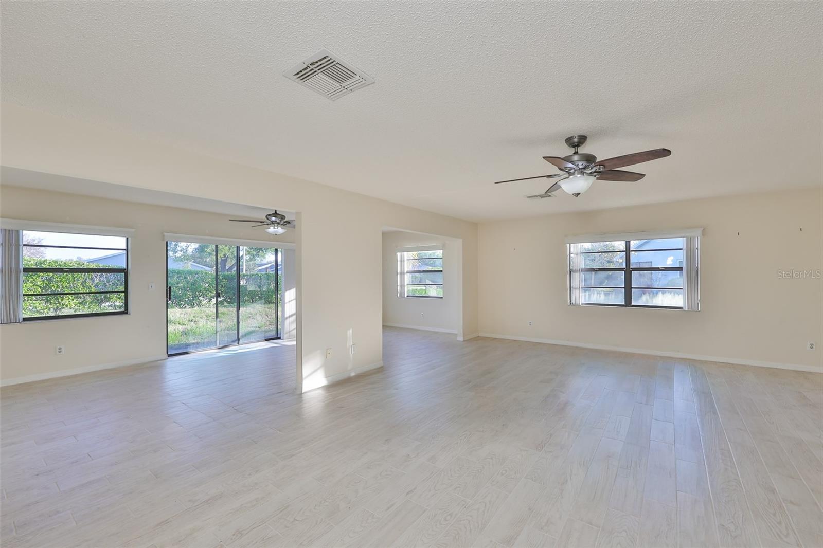 2321 LANCASTER DR — photo 9