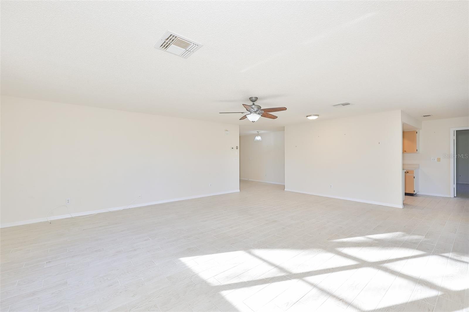 2321 LANCASTER DR — photo 3