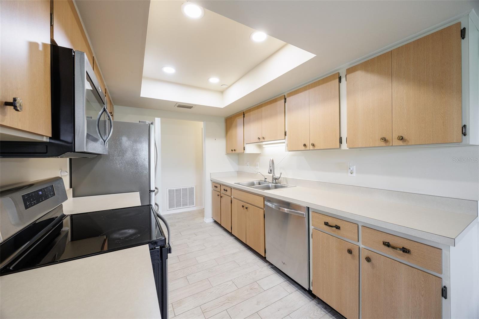 2321 LANCASTER DR — photo 21