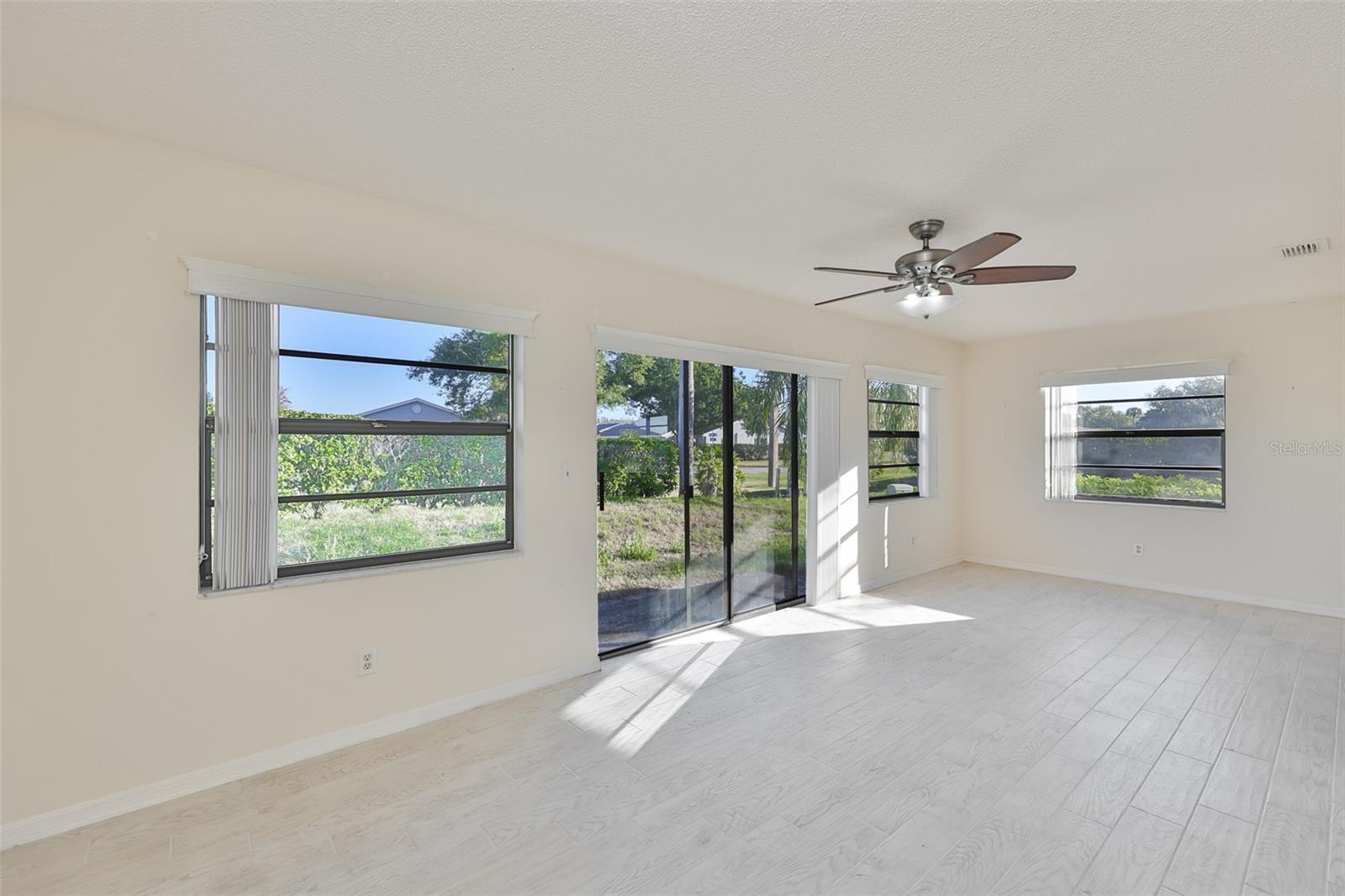 2321 LANCASTER DR — photo 13