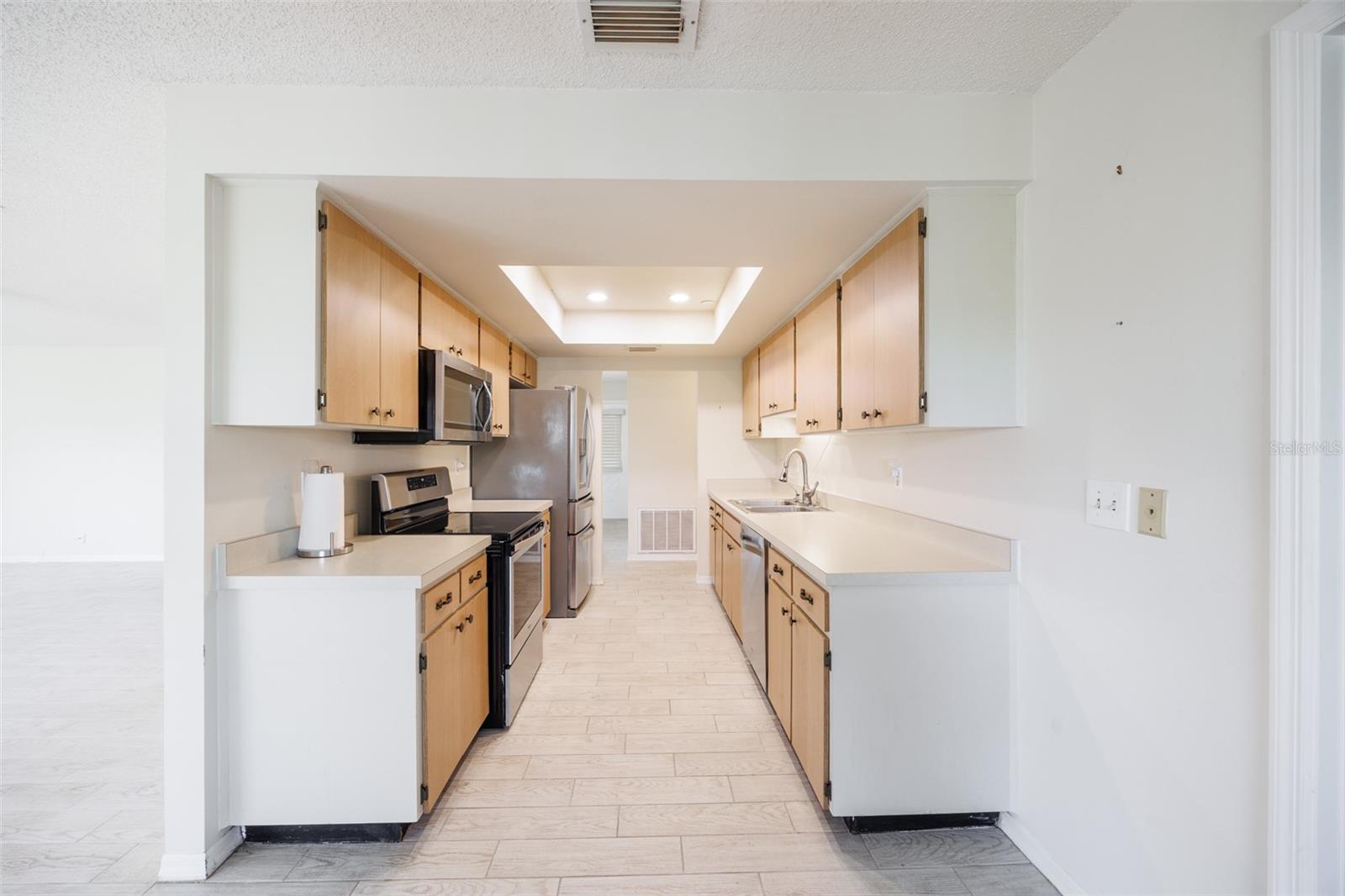 2321 LANCASTER DR — photo 19