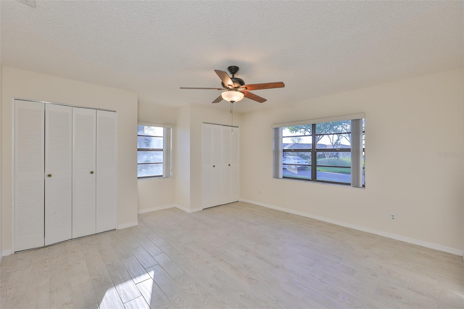 2321 LANCASTER DR — photo 34