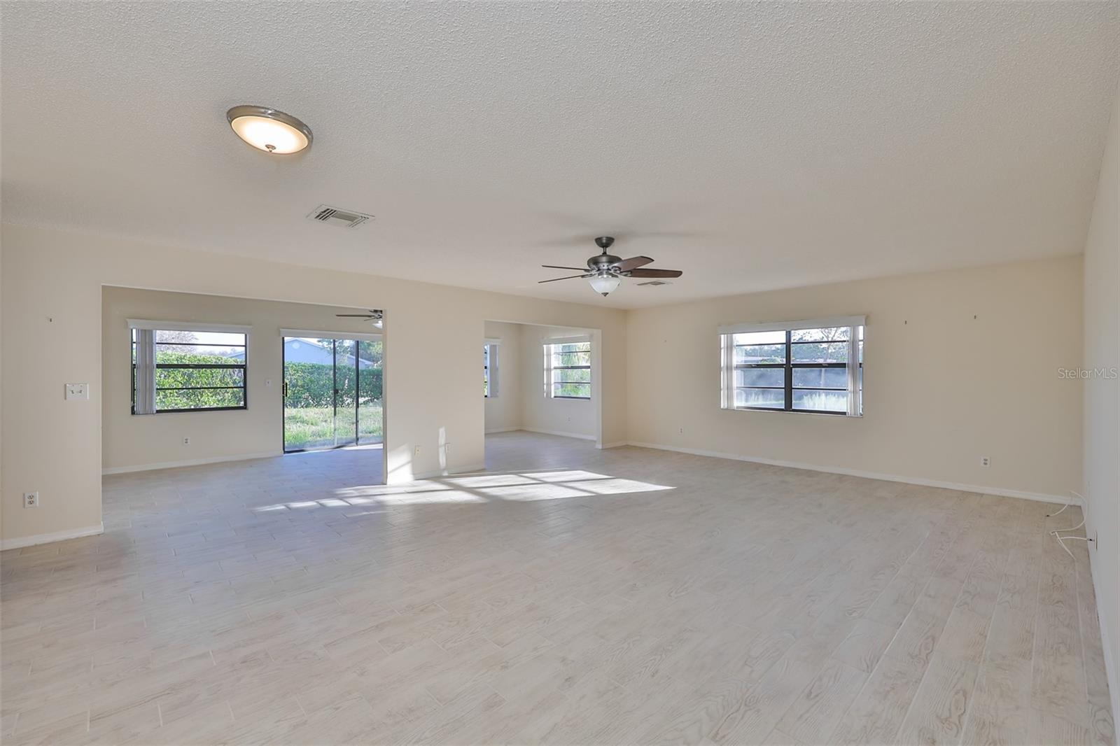 2321 LANCASTER DR — photo 8