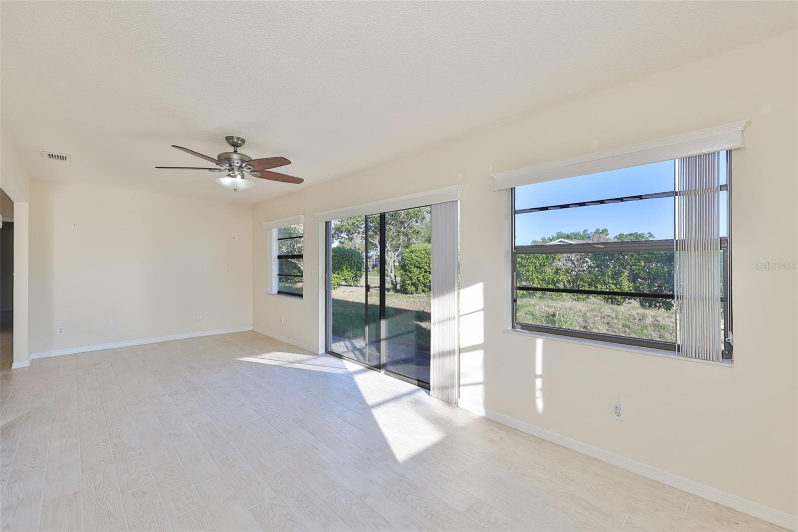 2321 LANCASTER DR — photo 10