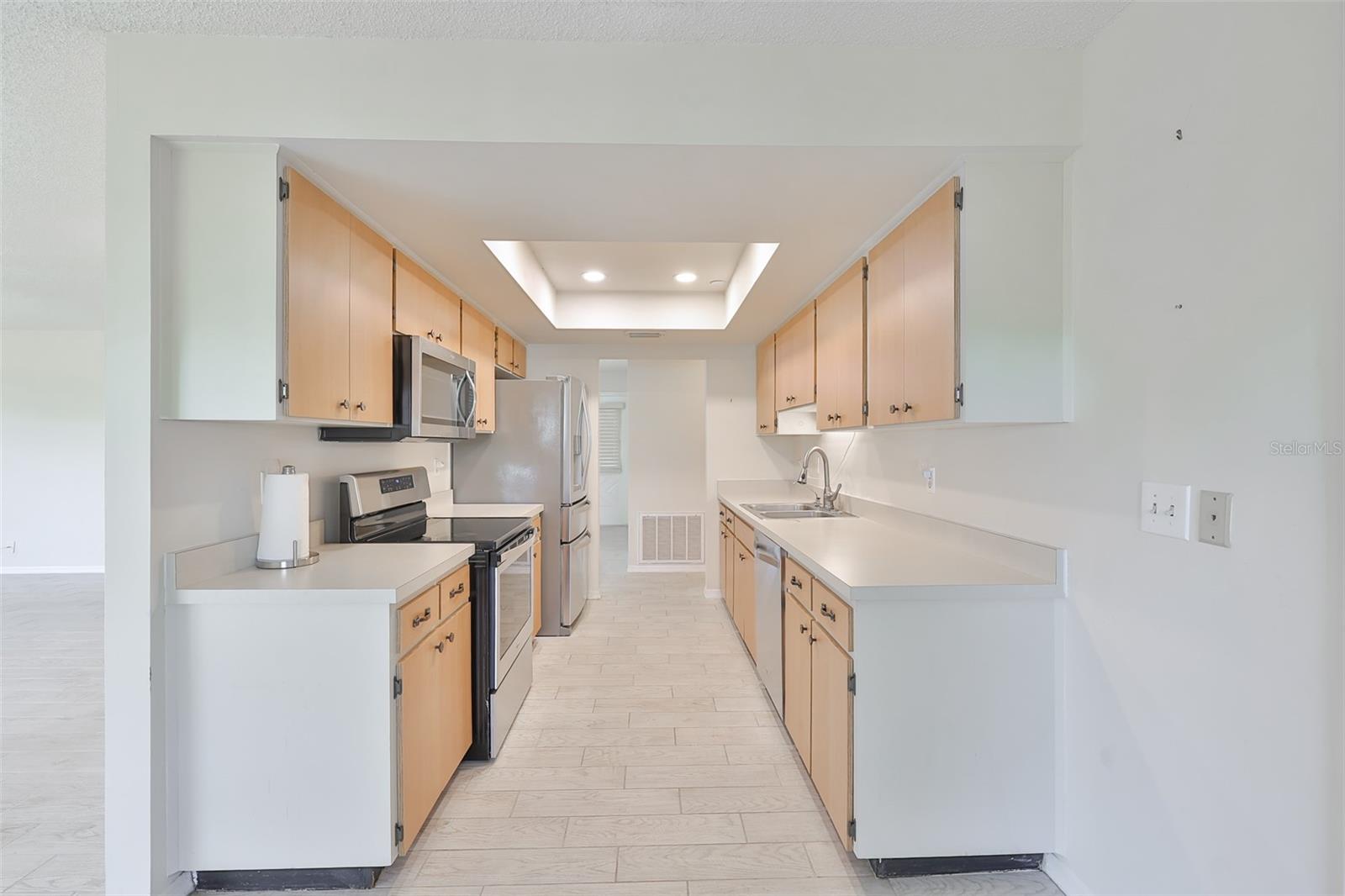 2321 LANCASTER DR — photo 18