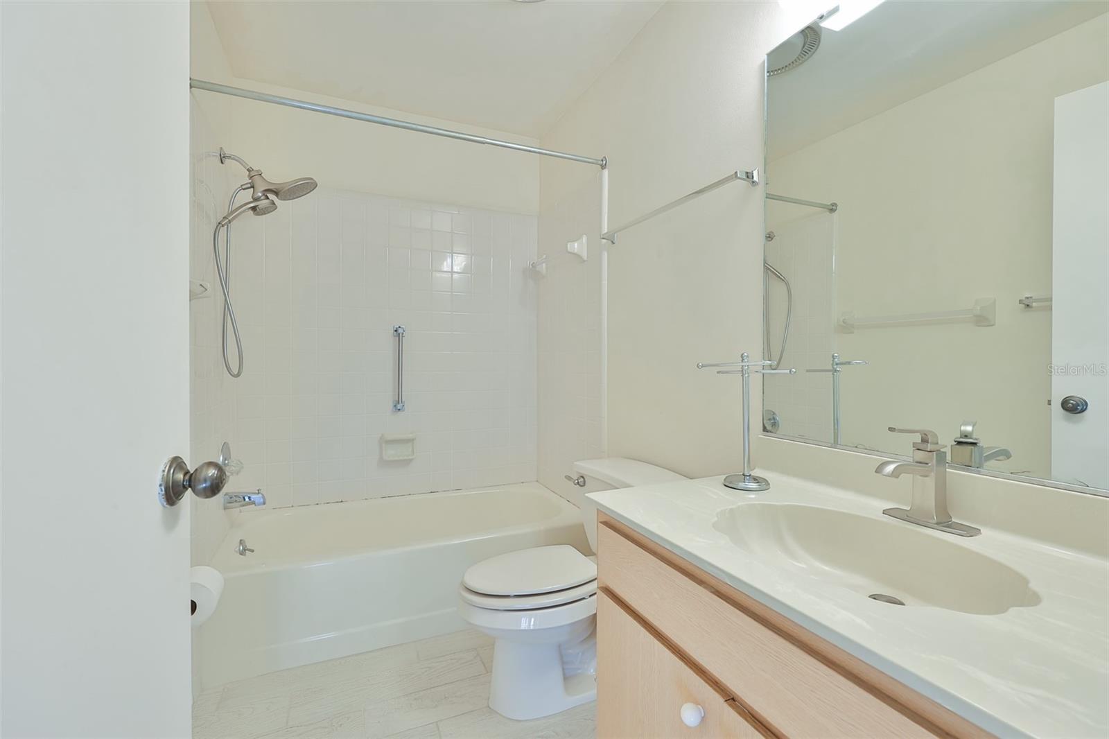 2321 LANCASTER DR — photo 37