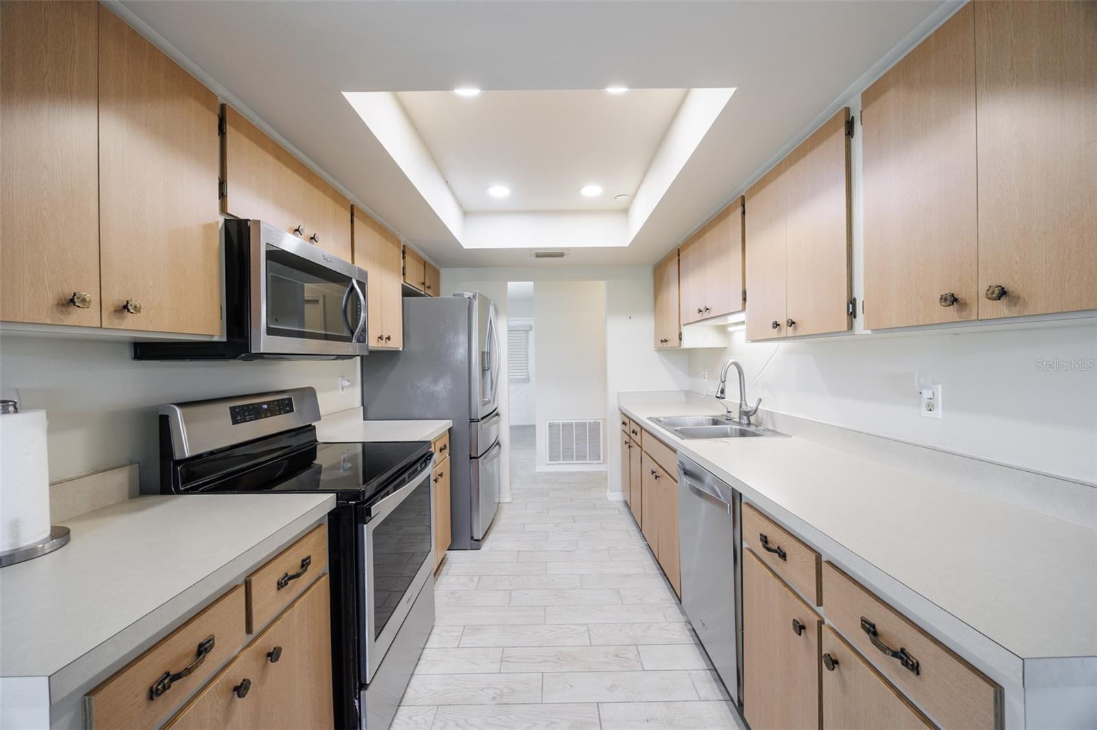 2321 LANCASTER DR — photo 20