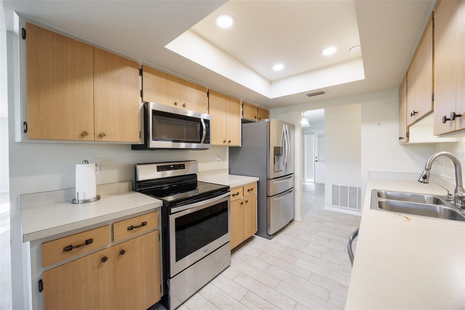 2321 LANCASTER DR — photo 22
