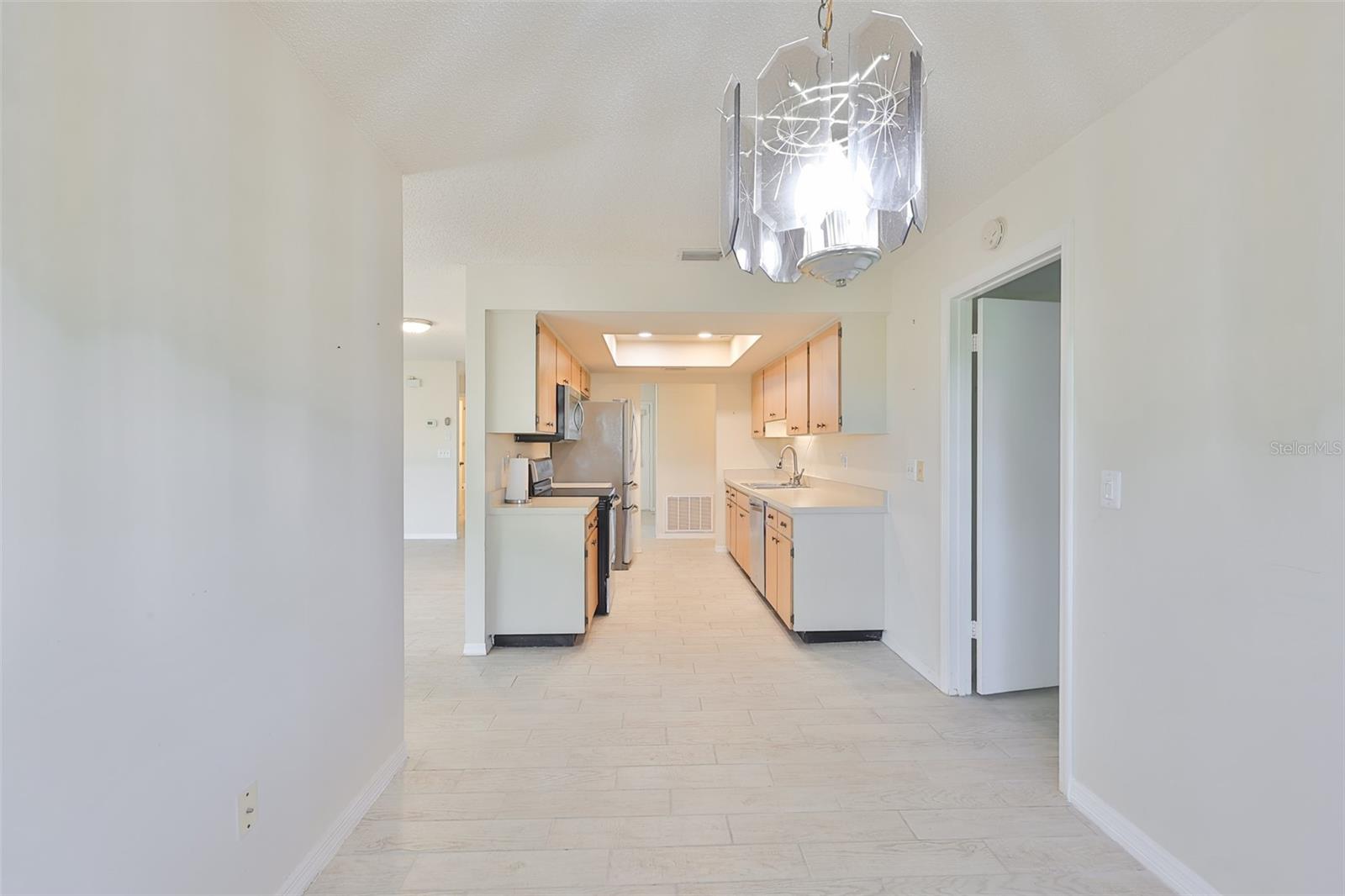 2321 LANCASTER DR — photo 17