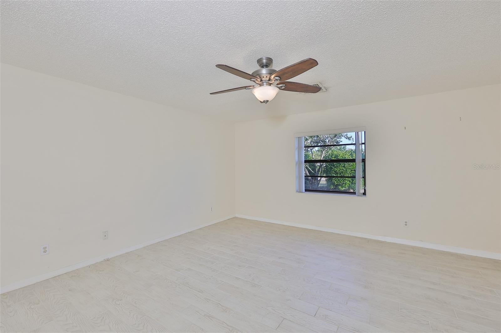 2321 LANCASTER DR — photo 26