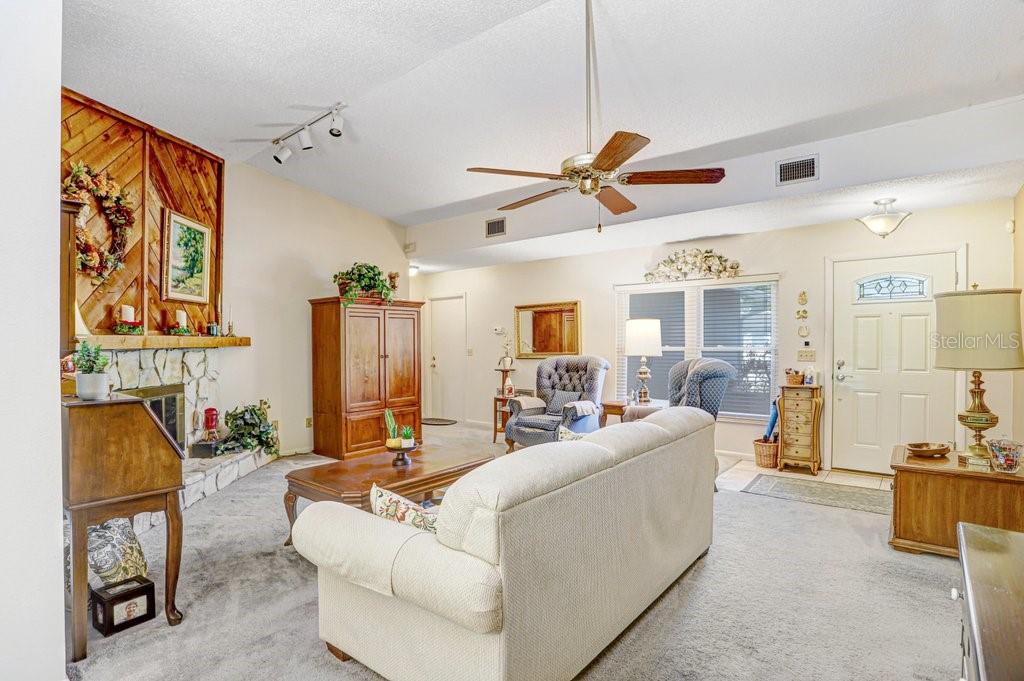 14931 OLD POINTE RD — photo 5