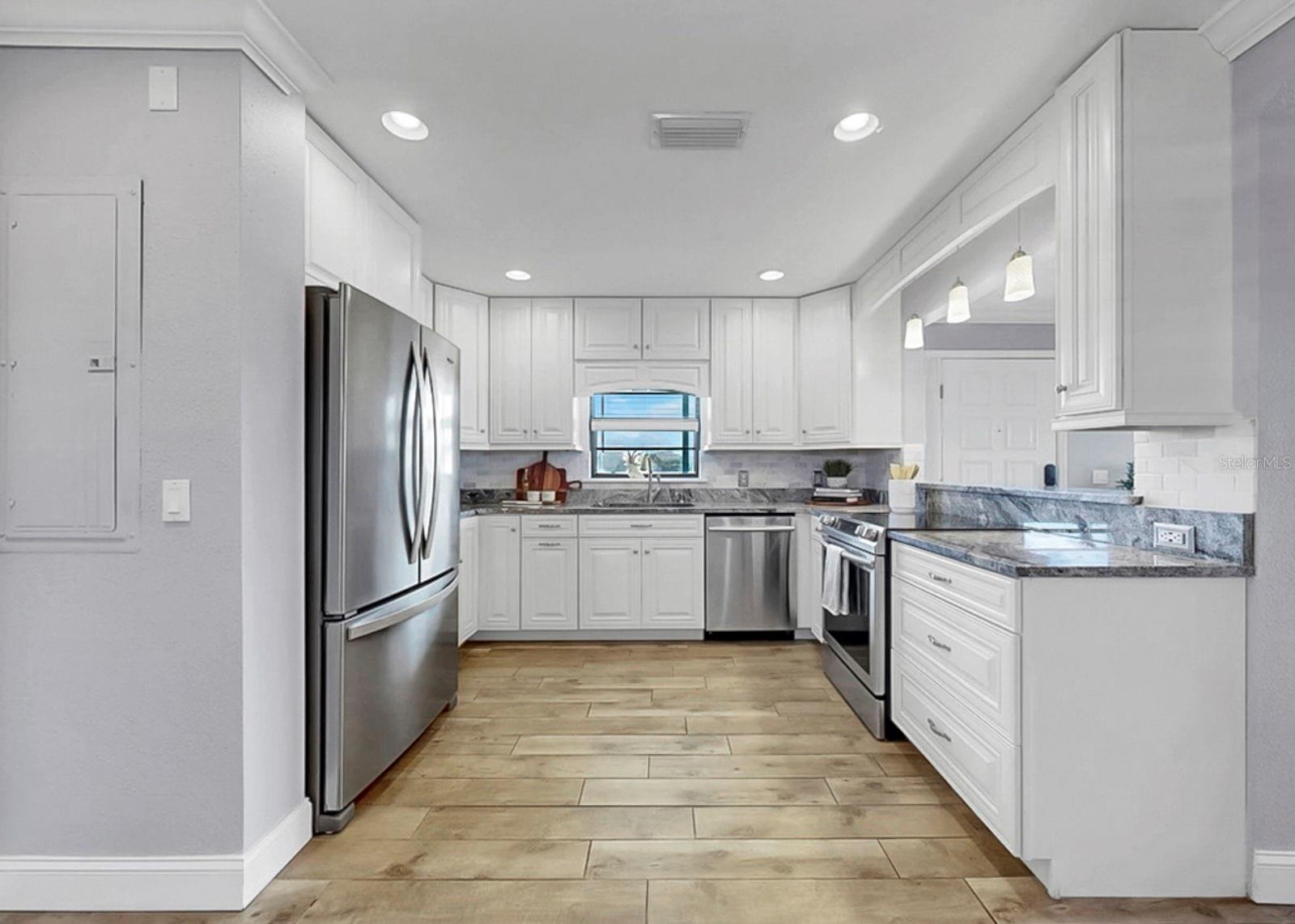 626 YARDARM DR #13 — photo 34