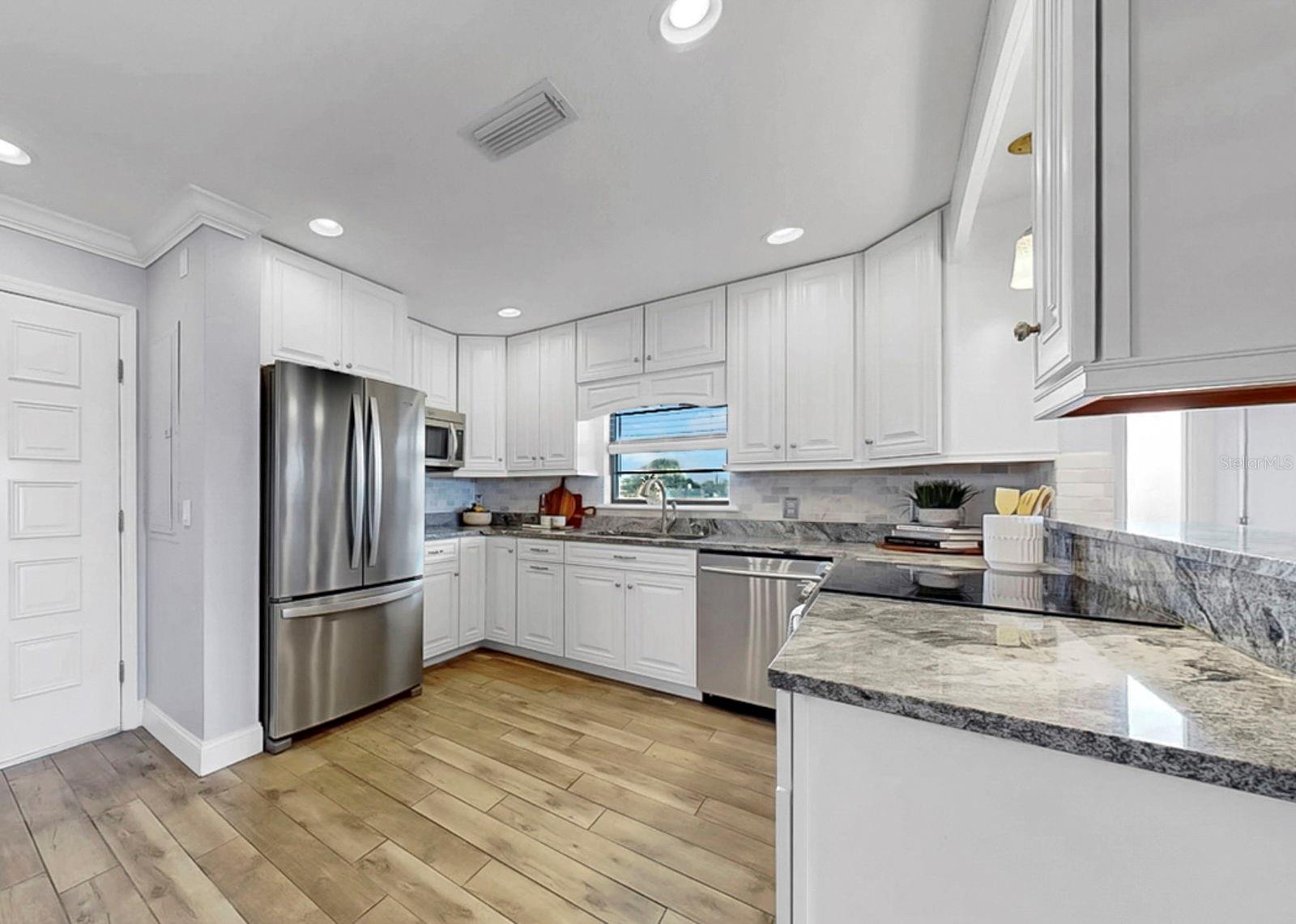 626 YARDARM DR #13 — photo 32
