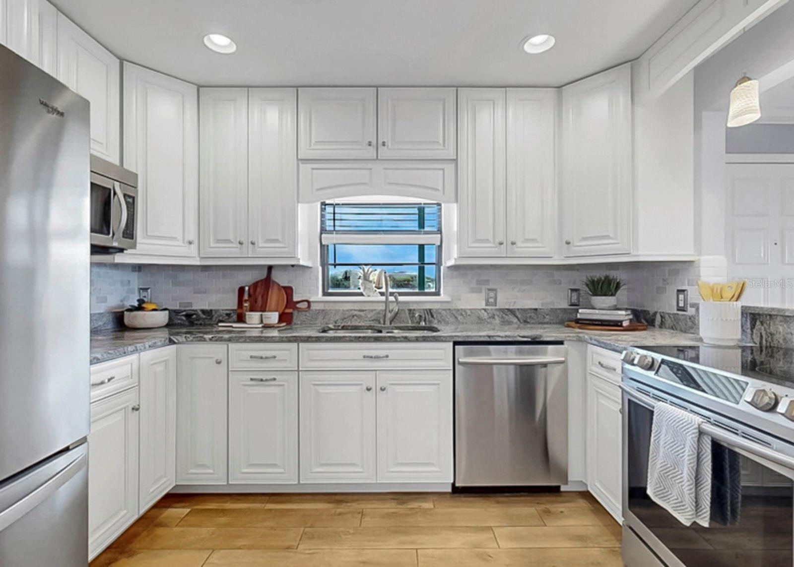 626 YARDARM DR #13 — photo 33