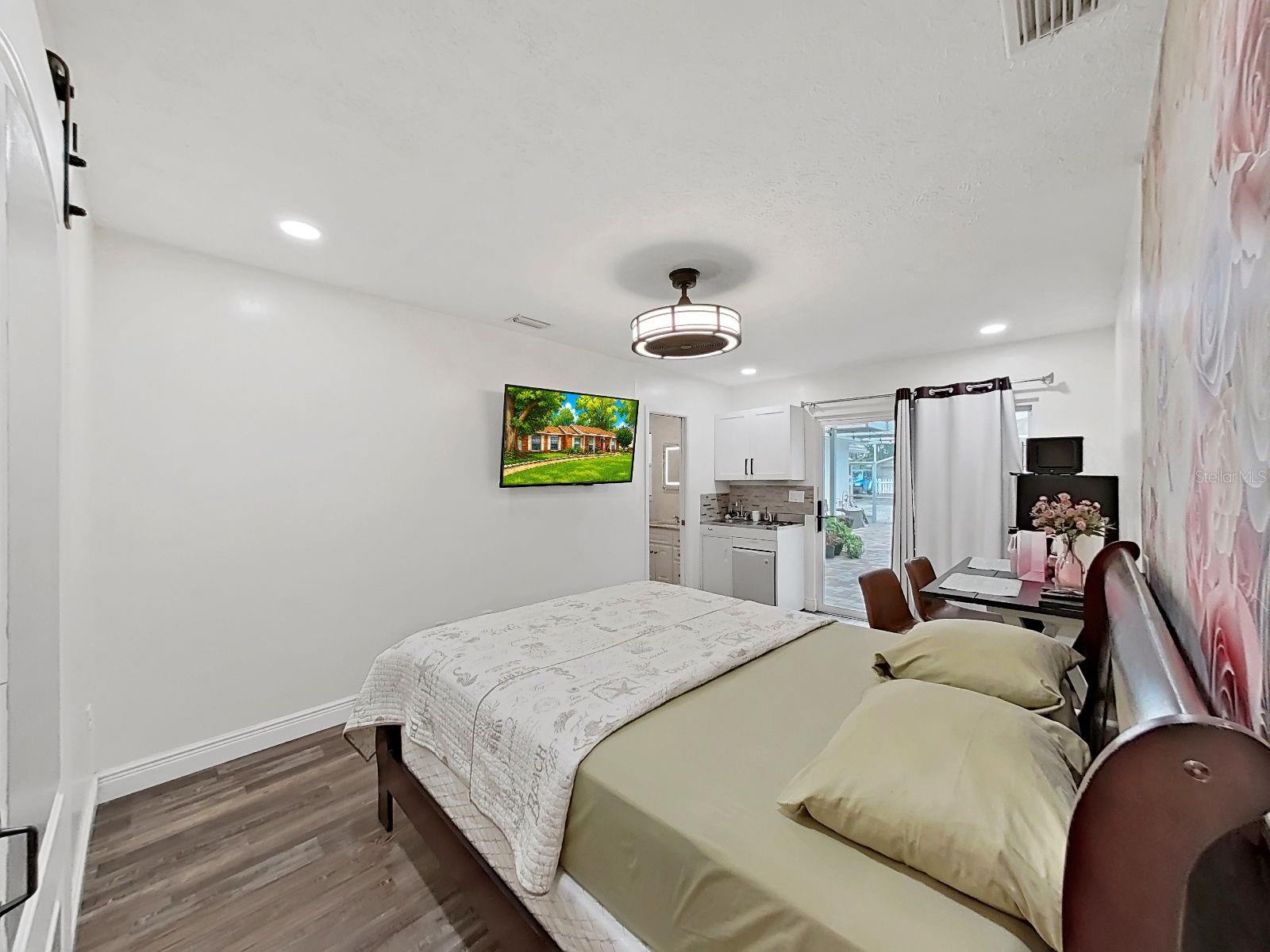 7608 BARRY RD — photo 29