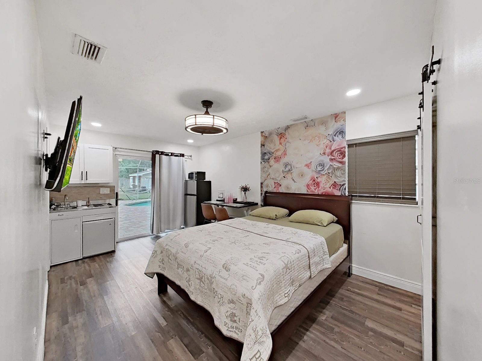 7608 BARRY RD — photo 28