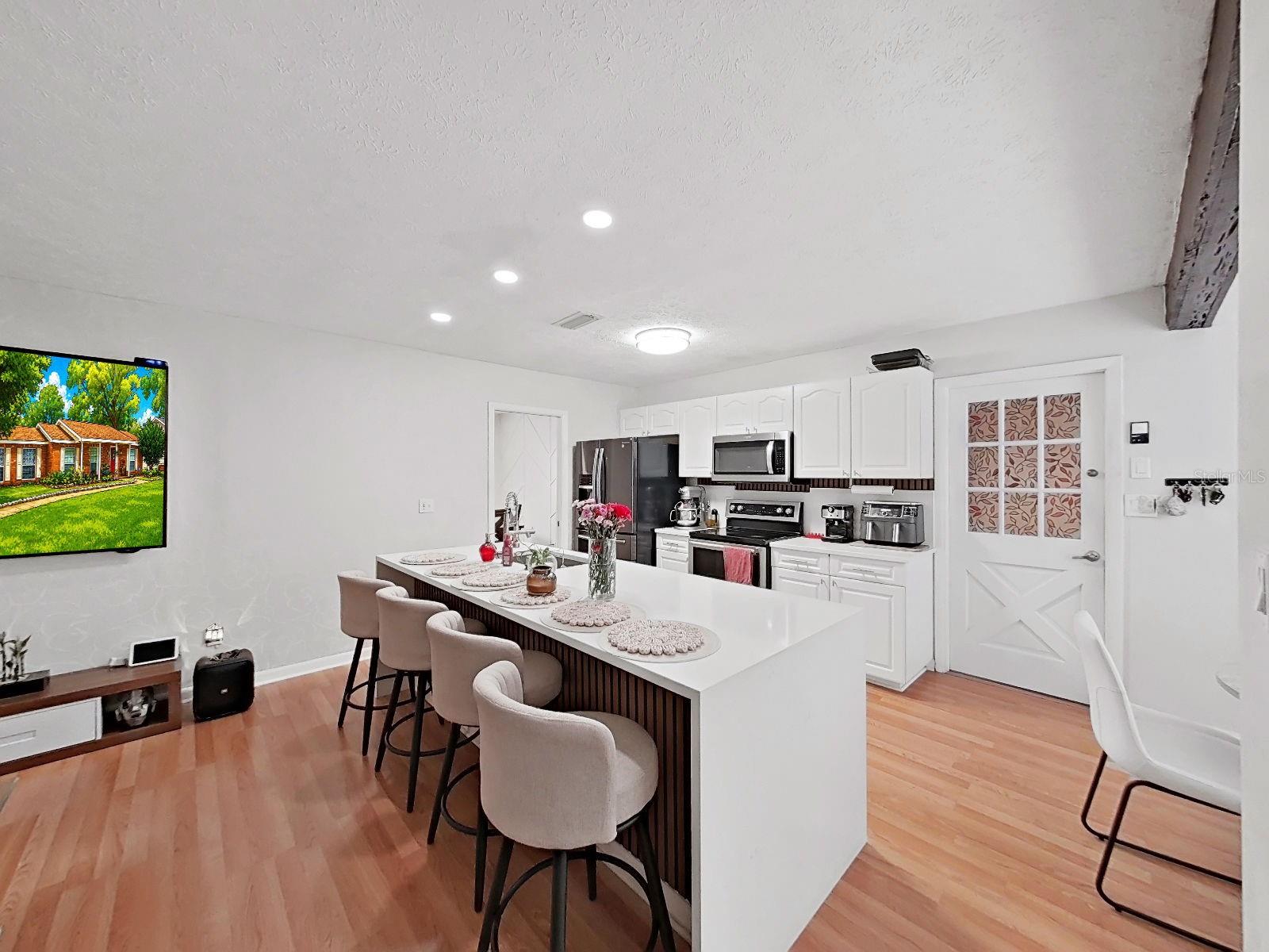 7608 BARRY RD — photo 19