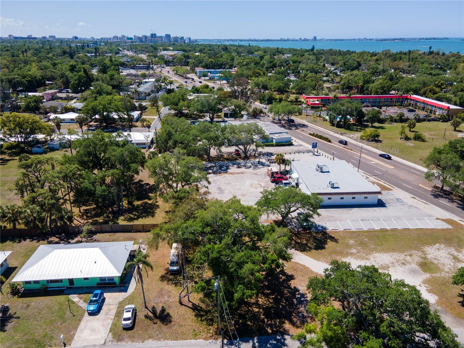 4500 N TAMIAMI TRL — photo 6