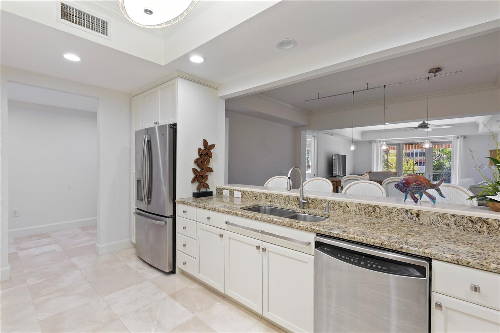 300 BEACH DR NE #302 — photo 6