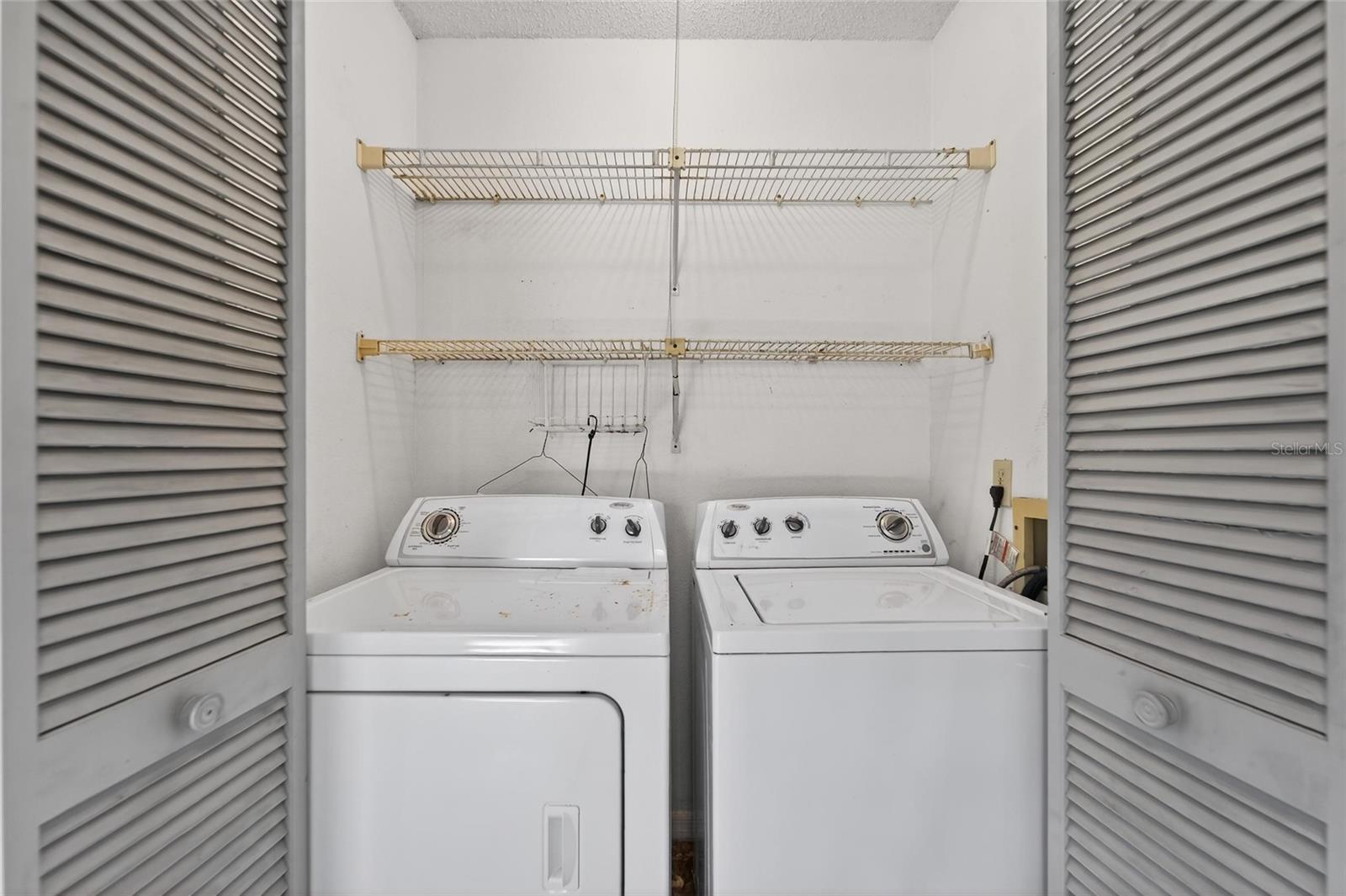 2369 BEVERLY DR — photo 43