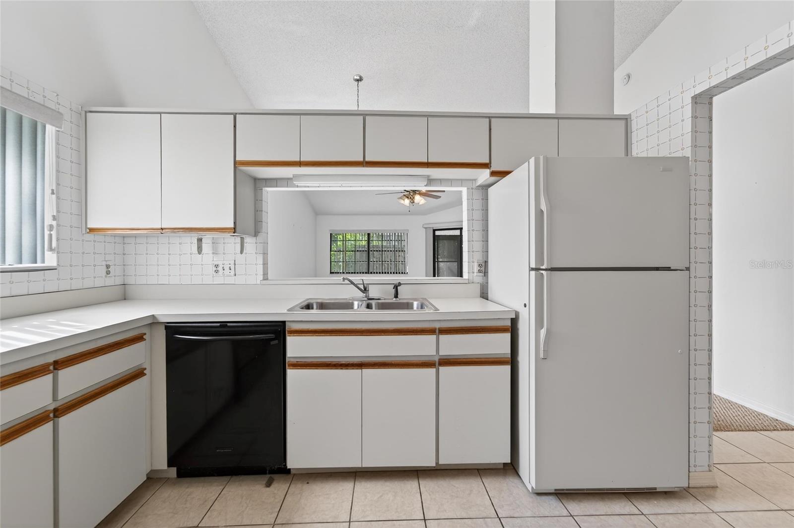 2369 BEVERLY DR — photo 24