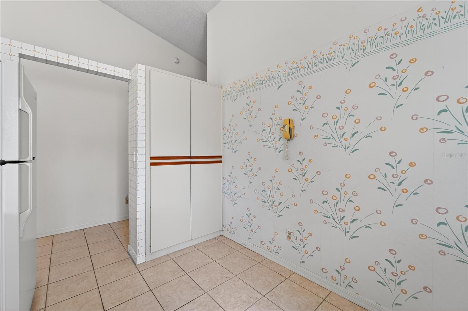 2369 BEVERLY DR — photo 25