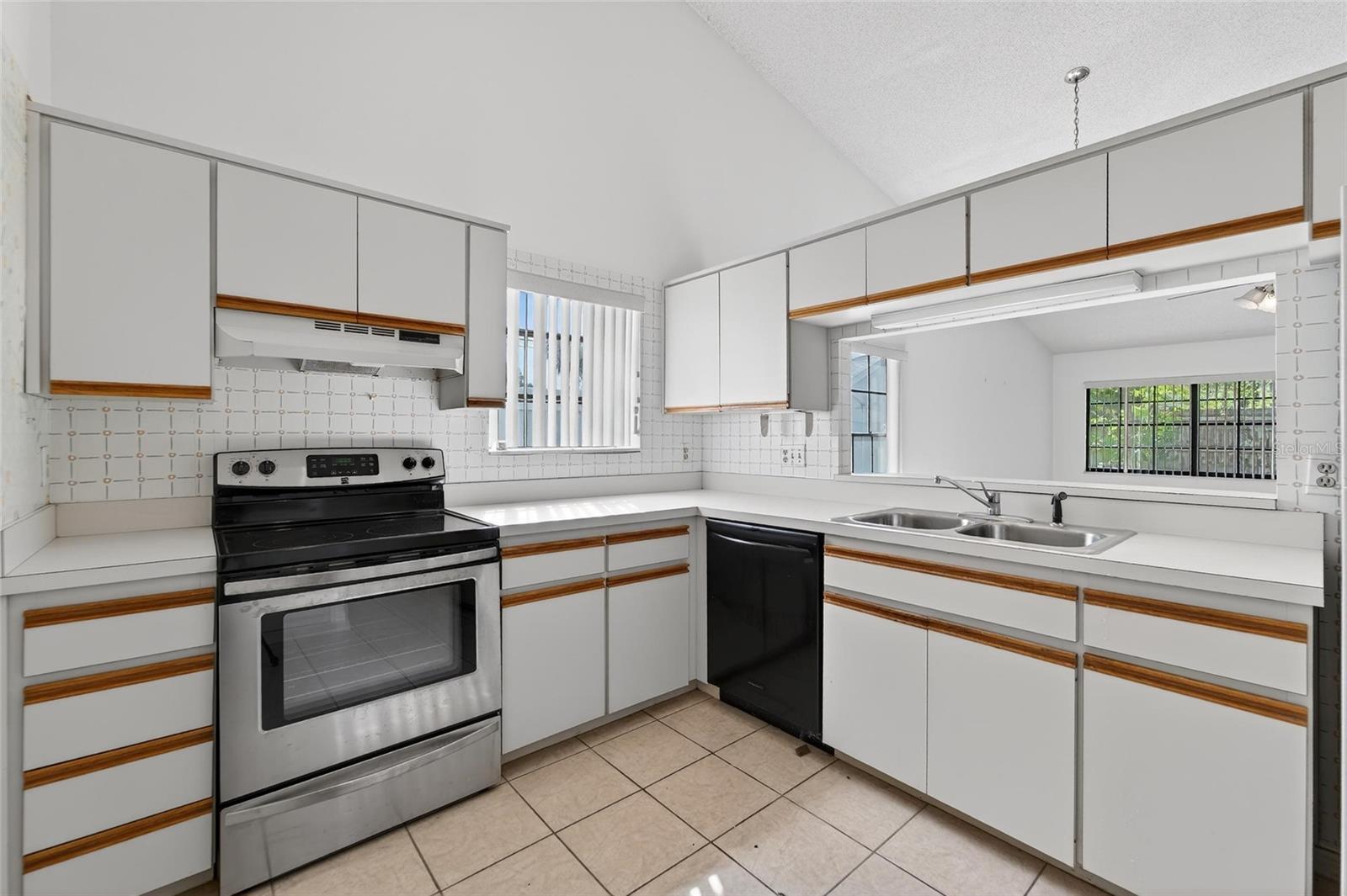 2369 BEVERLY DR — photo 23