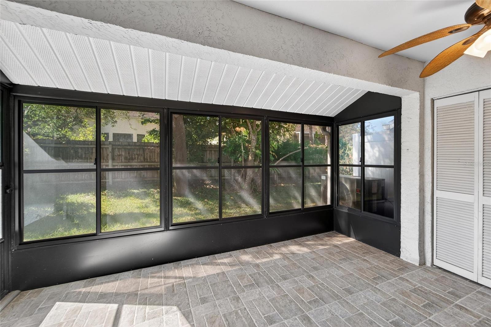 2369 BEVERLY DR — photo 13