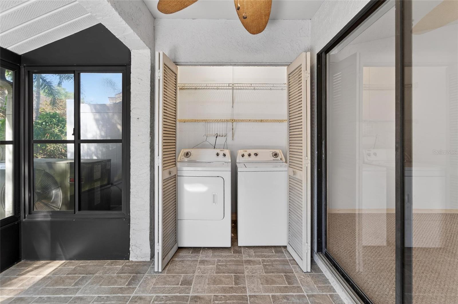 2369 BEVERLY DR — photo 16