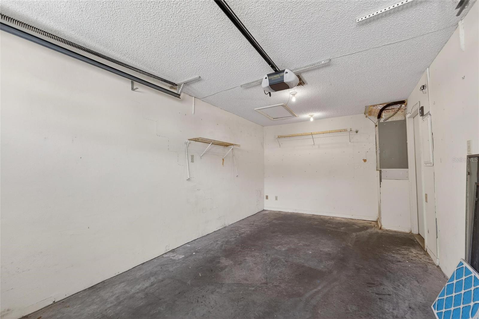 2369 BEVERLY DR — photo 44