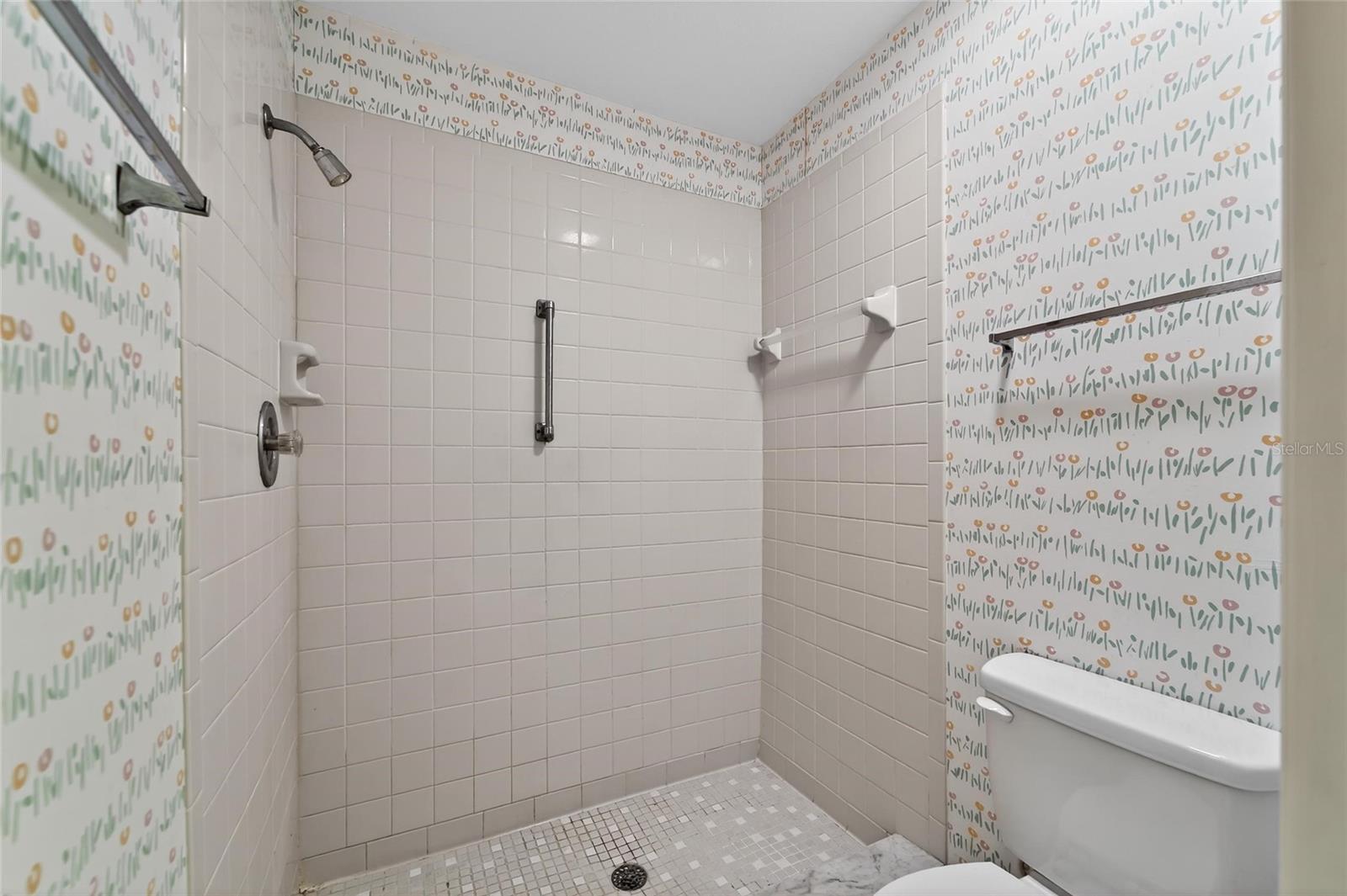2369 BEVERLY DR — photo 33