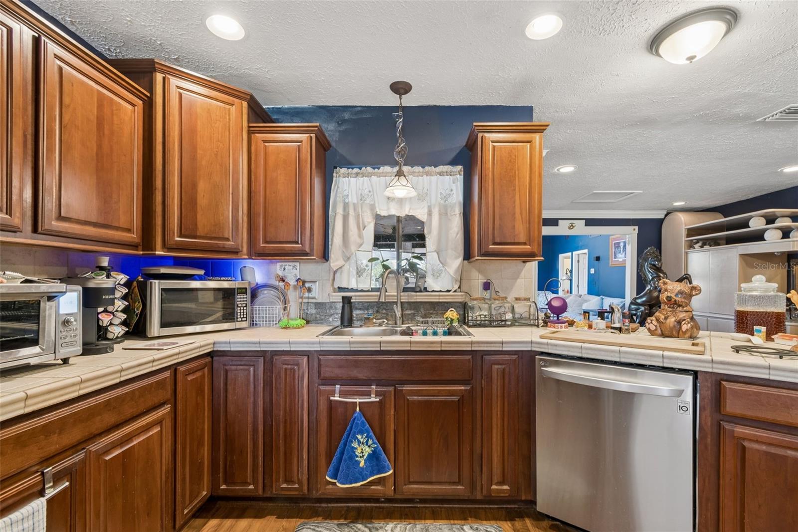 5059 BERNADETTE DR — photo 8