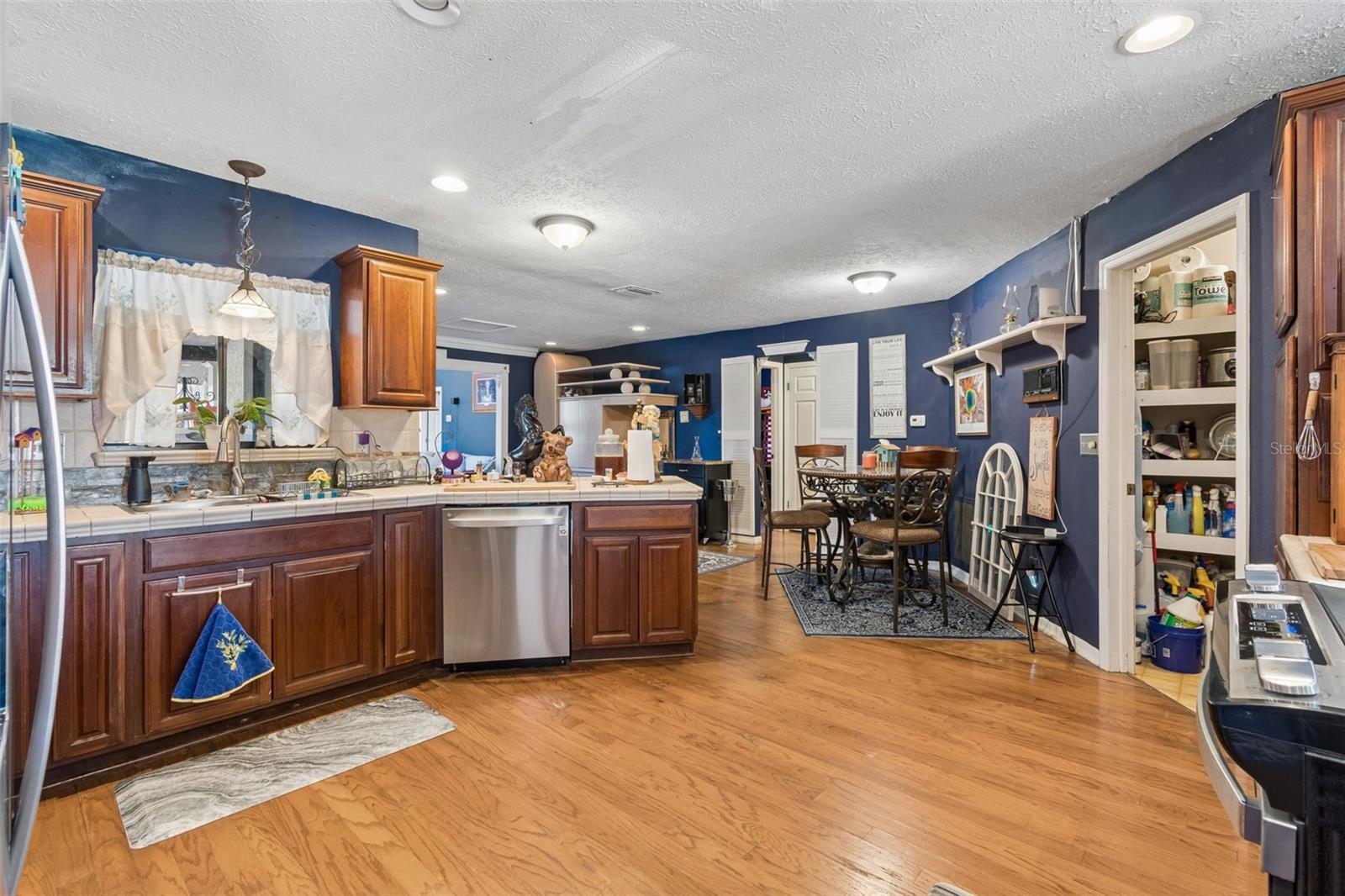 5059 BERNADETTE DR — photo 4