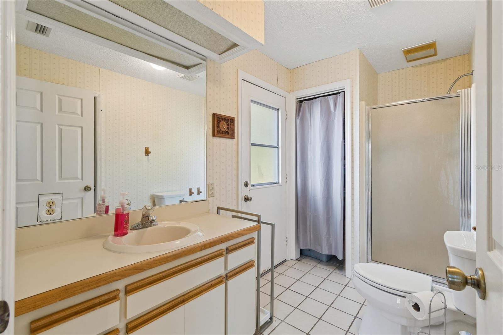 5059 BERNADETTE DR — photo 23