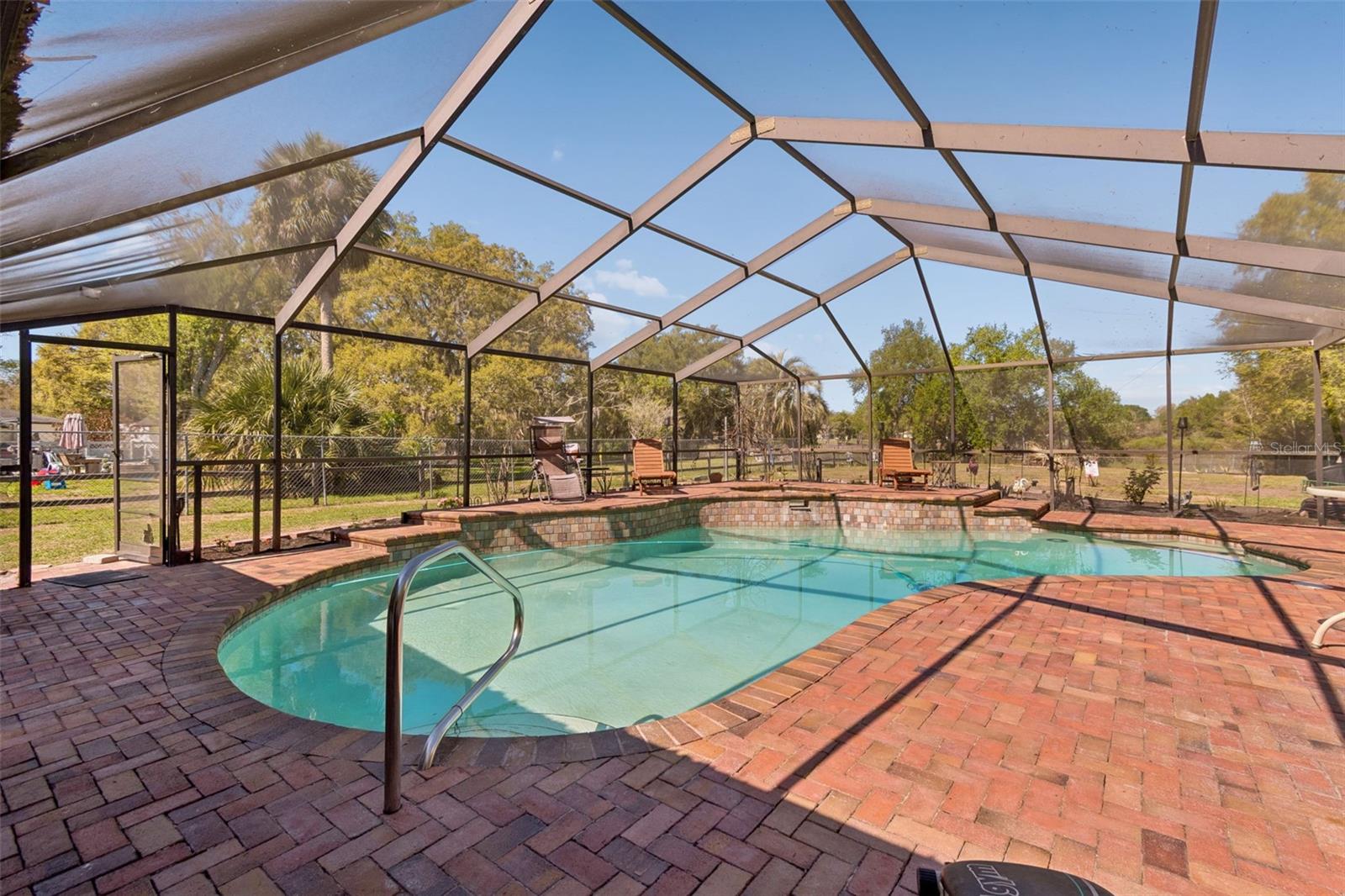 5059 BERNADETTE DR — photo 32