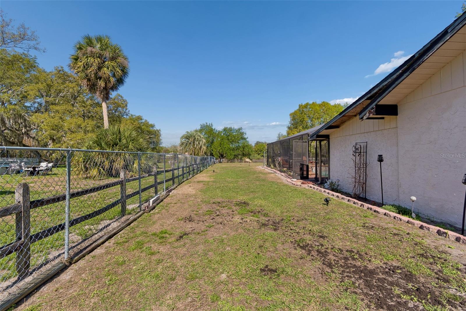 5059 BERNADETTE DR — photo 33
