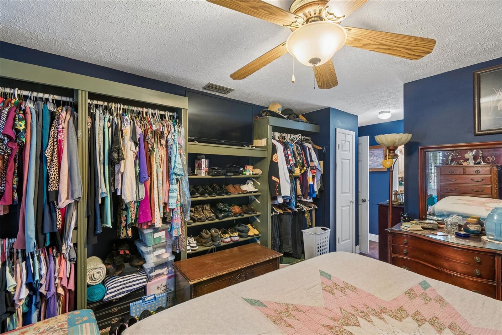 5059 BERNADETTE DR — photo 13