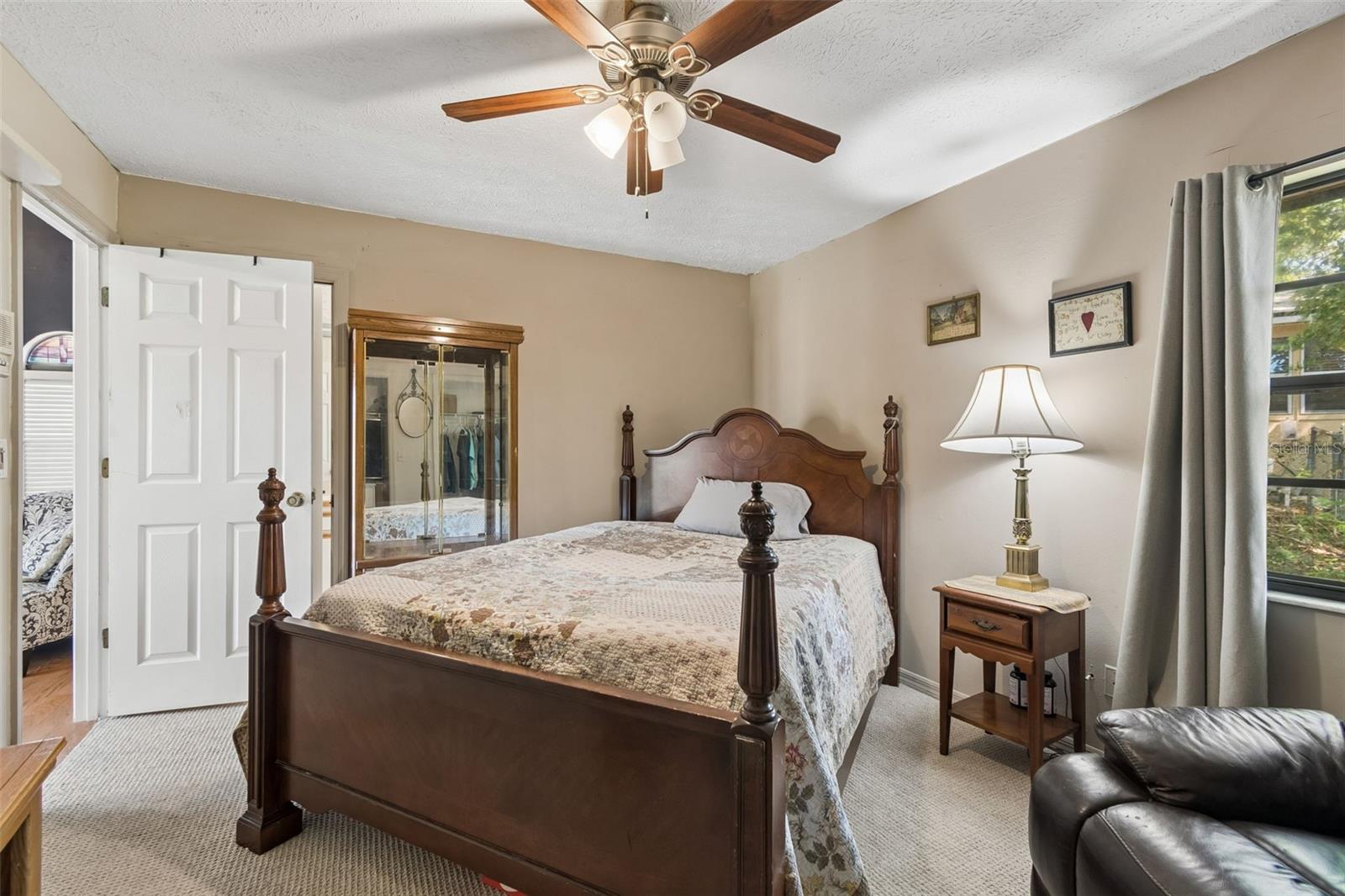 5059 BERNADETTE DR — photo 25
