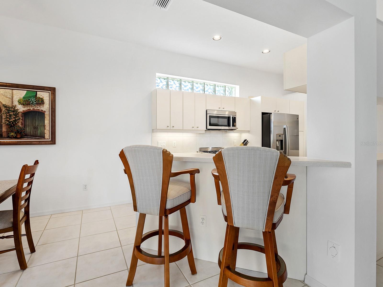 10106 GLENMORE AVE — photo 22