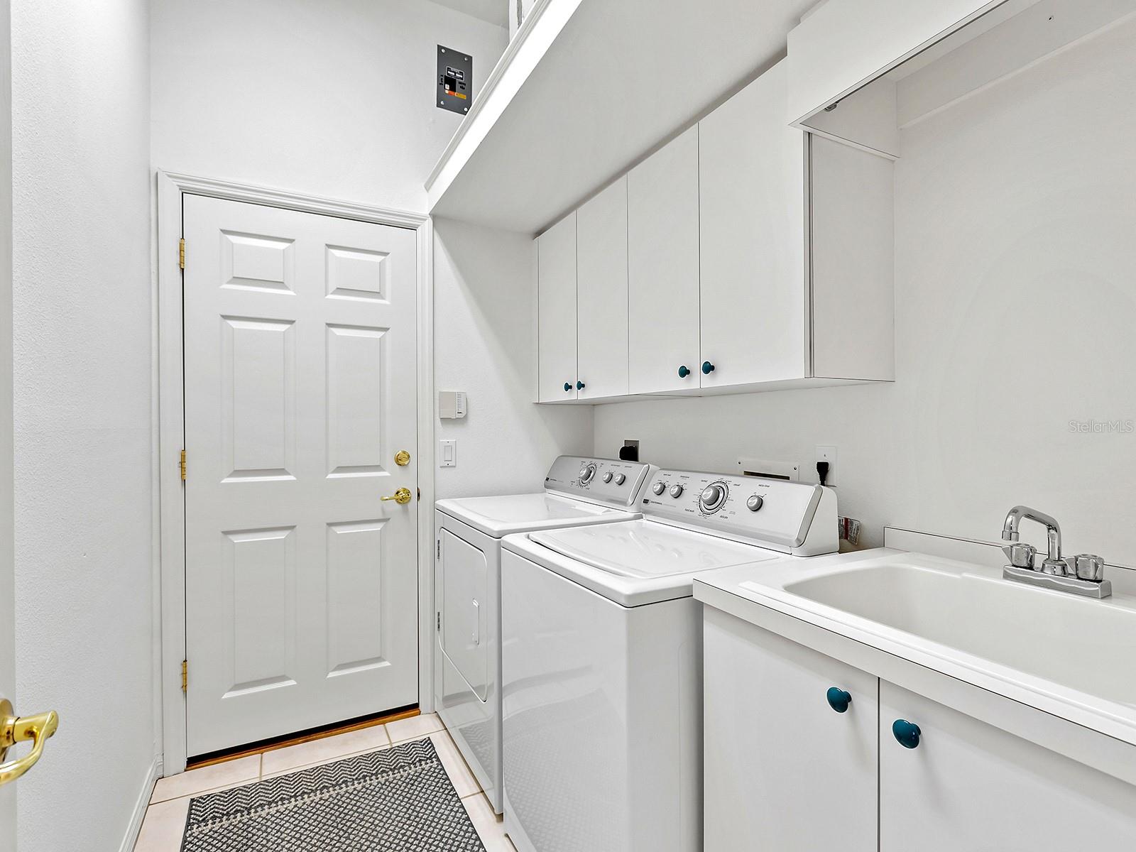 10106 GLENMORE AVE — photo 37