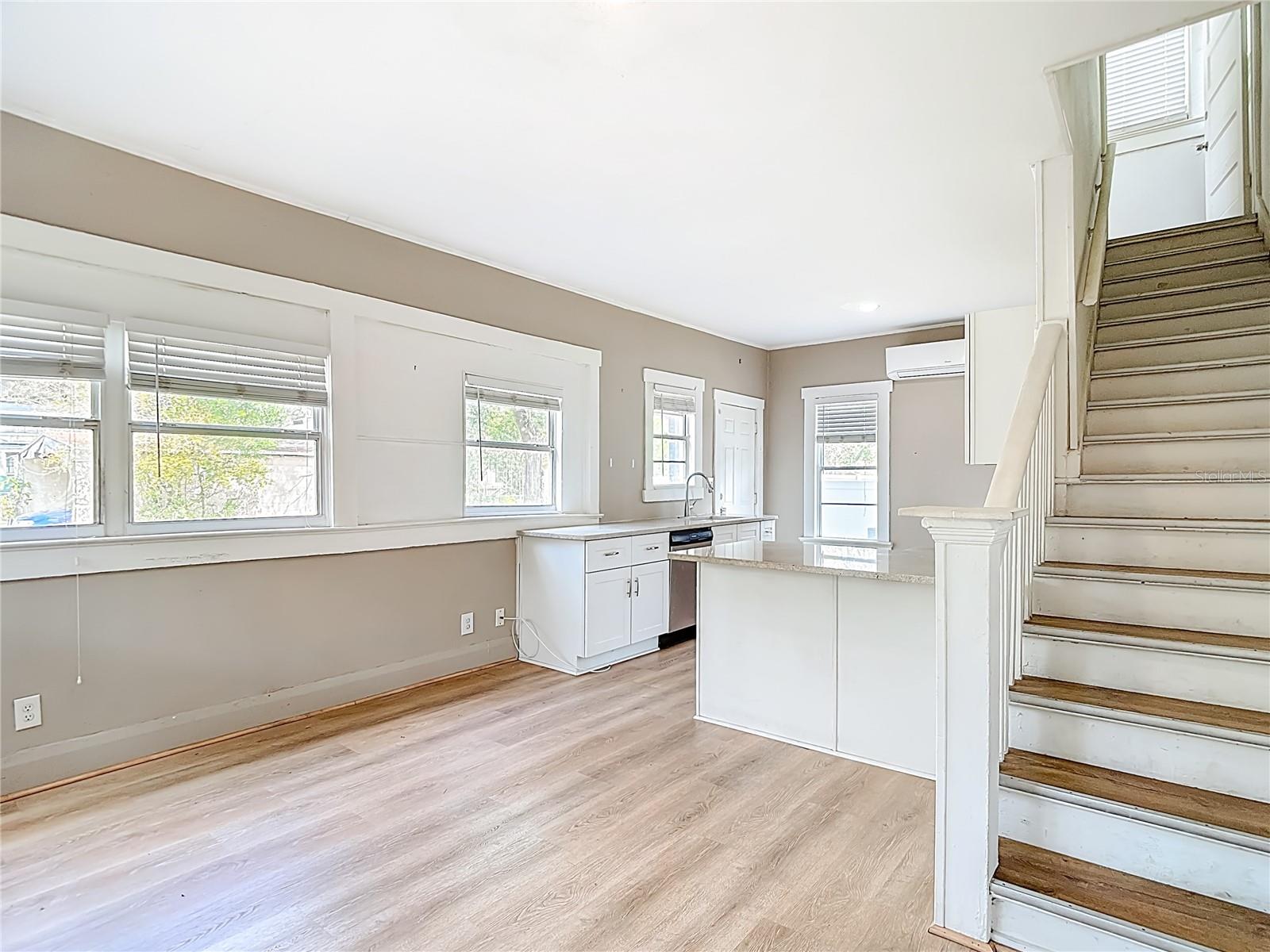 1004 E 22ND AVE — photo 25
