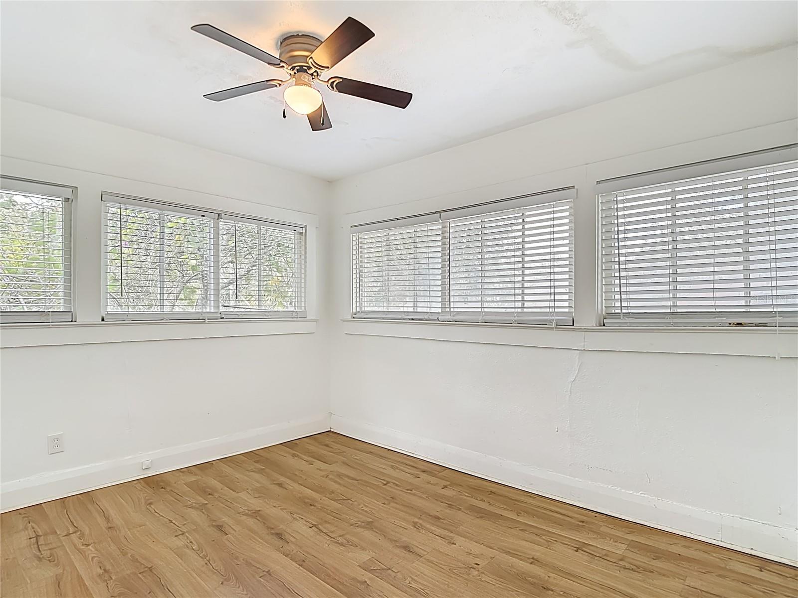 1004 E 22ND AVE — photo 51